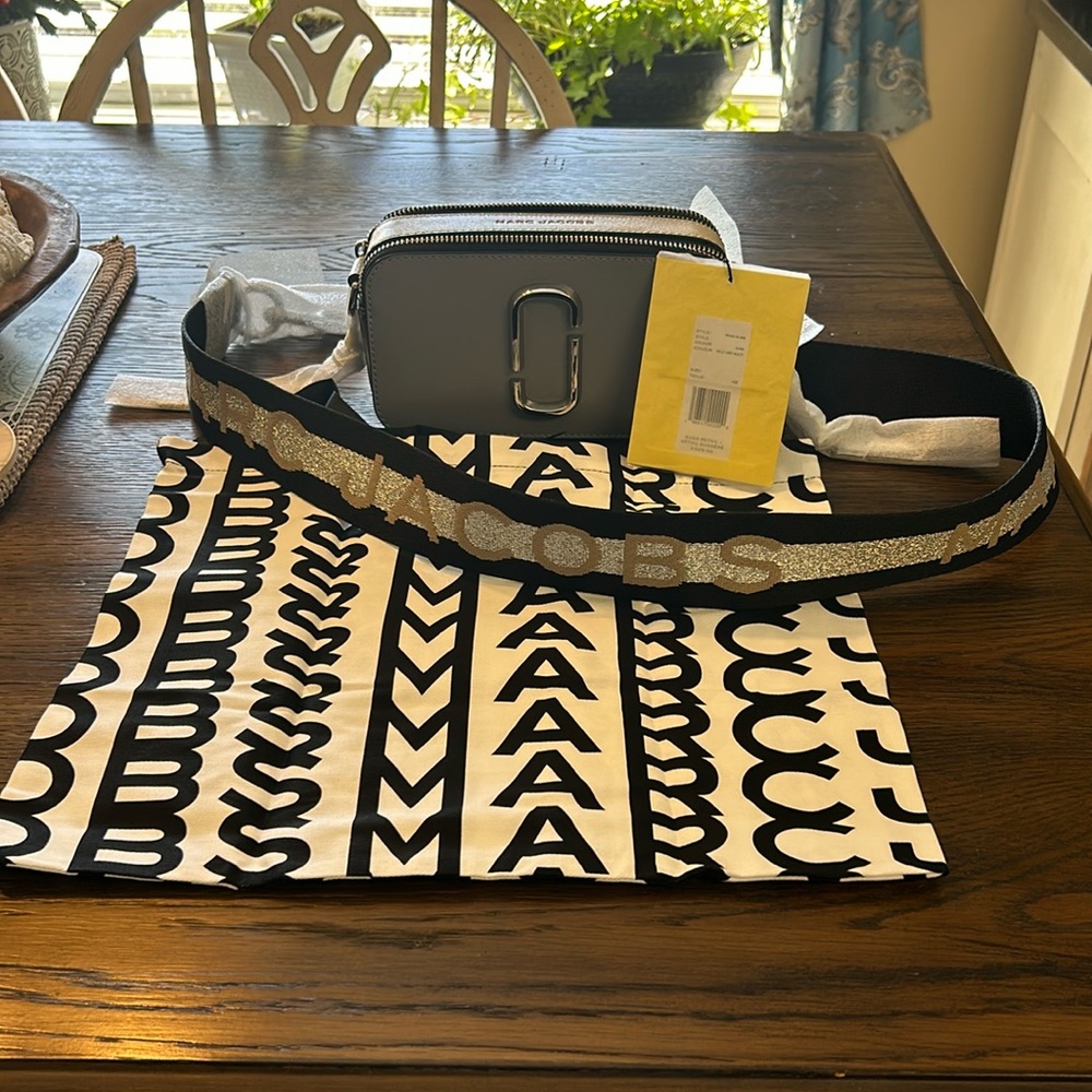 Authentic MARC JACOBS - The Snapshot